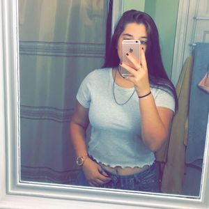 Meet your Posher, Caitlin